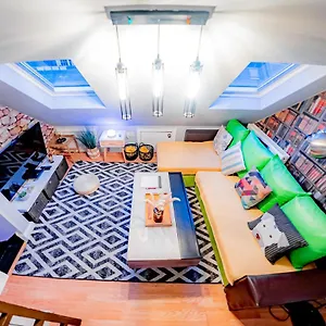  Apartment 2 Bedroom Roof Terrace With Sauna Jakuzzi And Outdoor Cinema