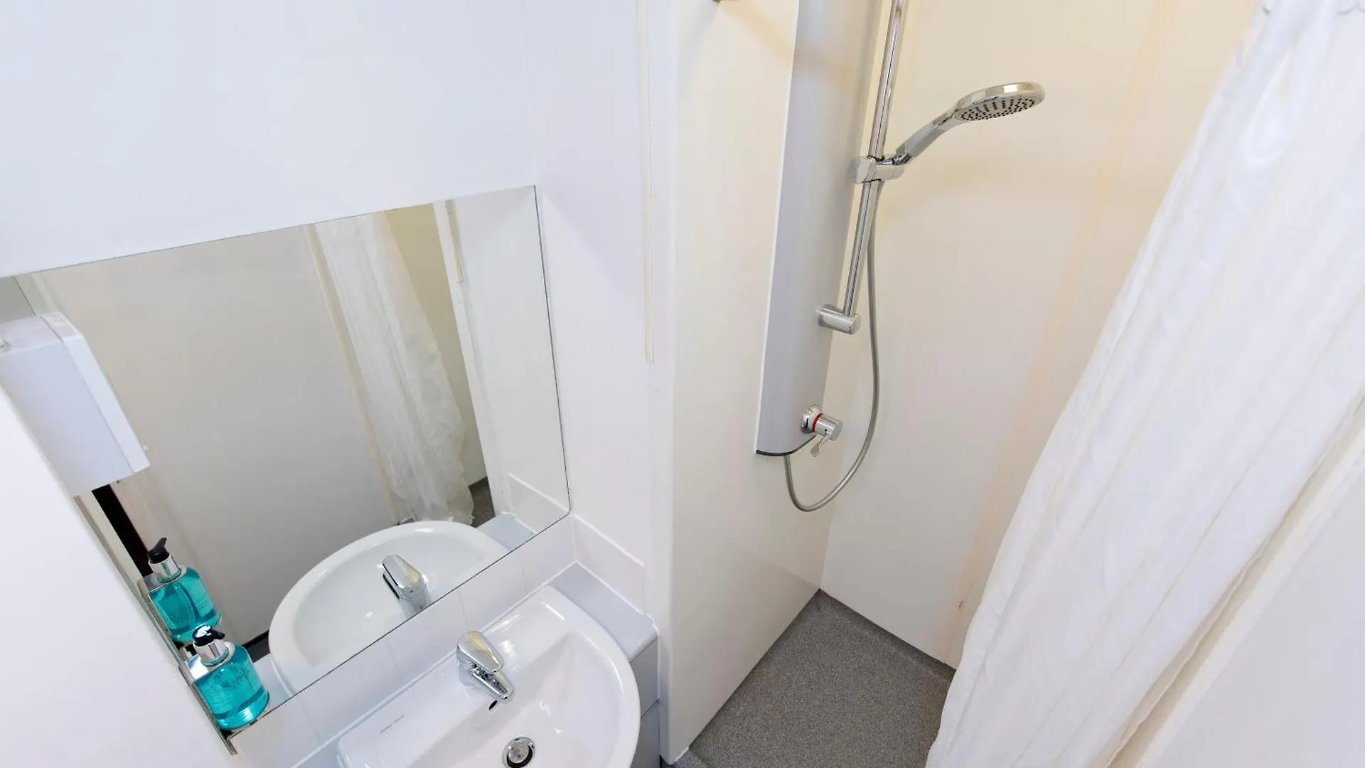 Yha London Thameside Hostel